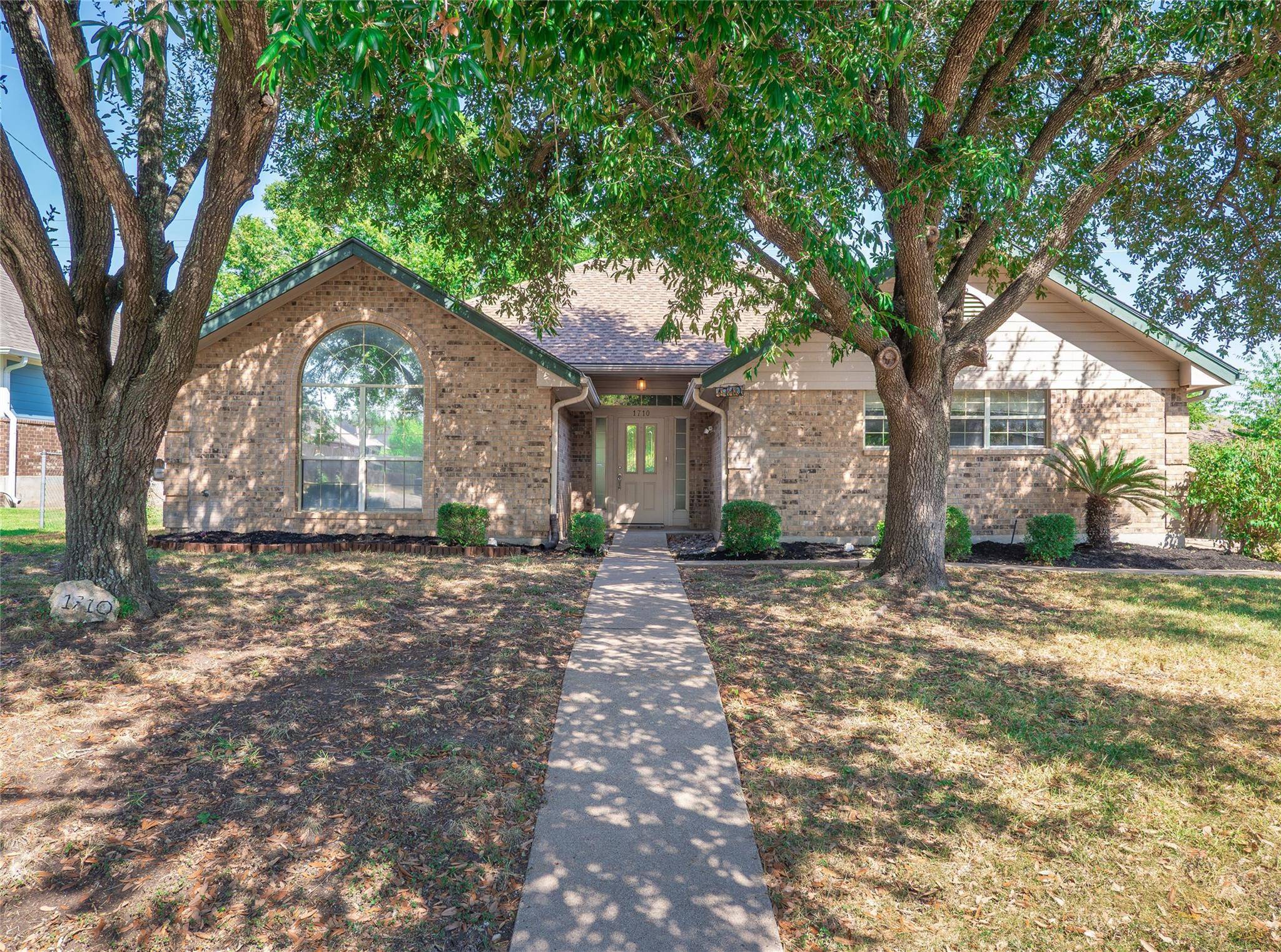 1710 Oaklawn DR, Taylor, TX 76574