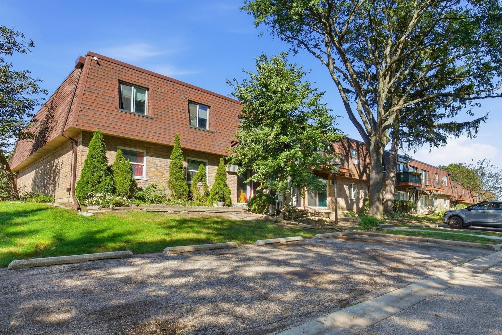 735 Grove DR #214, Buffalo Grove, IL 60089