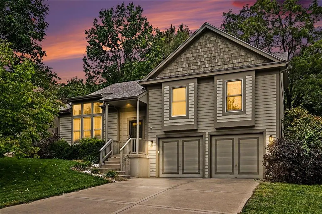 14090 NW 64th TER, Parkville, MO 64152
