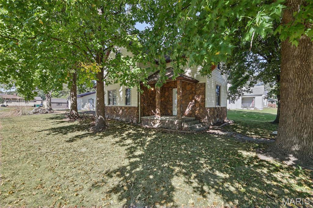 305 N main ST, Lenzburg, IL 62255