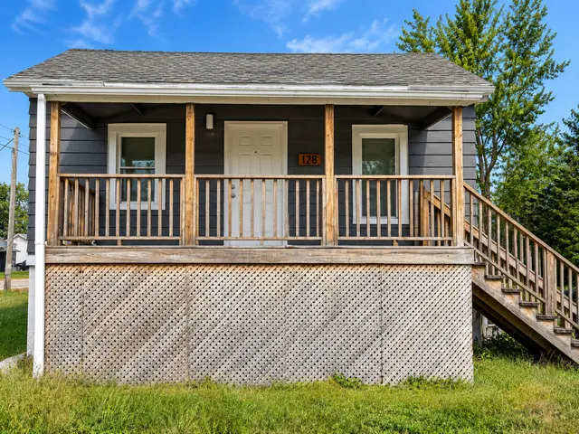 128 W North ST, Watseka, IL 60970