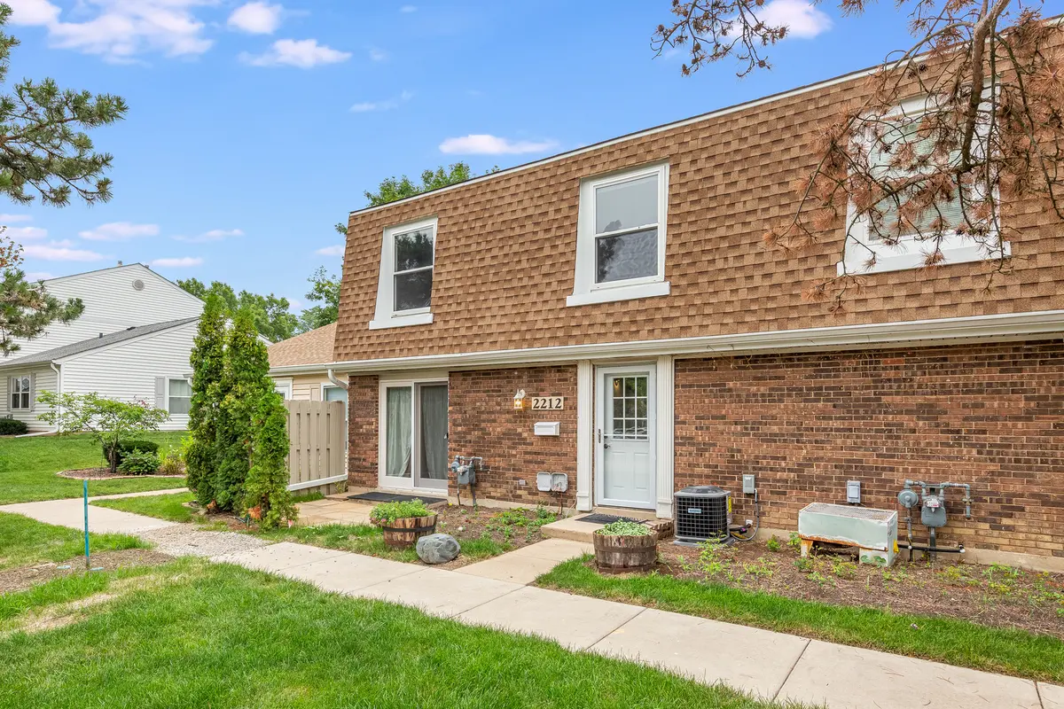 2212 Cardinal CT, Schaumburg, IL 60194