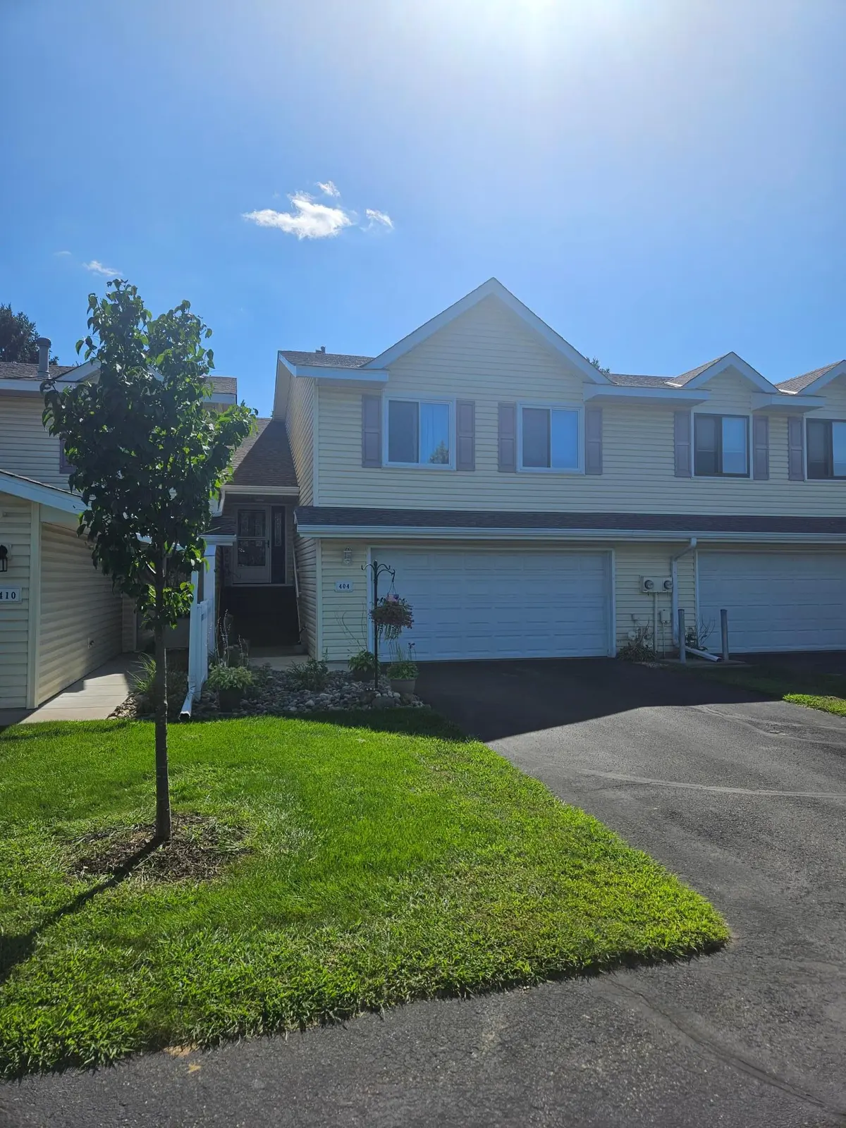 404 Pleasure Creek DR, Blaine, MN 55434
