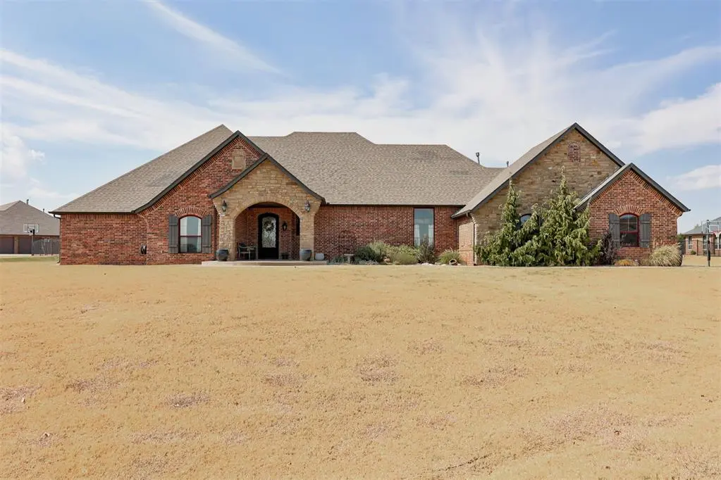 203 Raye PL, Tuttle, OK 73089