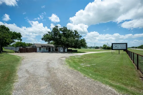 5327 Old Lorena RD, Lorena, TX 76655