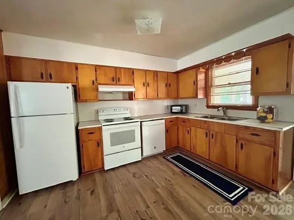 215 Norleon AVE, Hendersonville, NC 28791