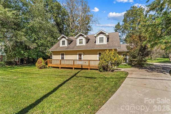 221 Old US 70 HWY E, Black Mountain, NC 28711