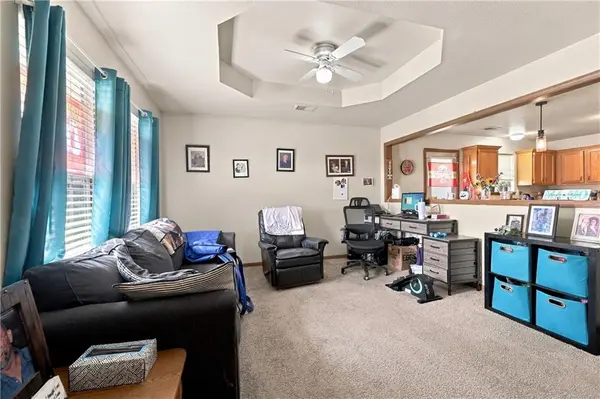204 & 206 NW Woodbury DR, Grain Valley, MO 64029