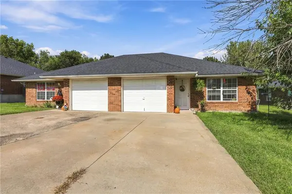 204 & 206 NW Woodbury DR, Grain Valley, MO 64029
