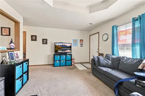 204 & 206 NW Woodbury DR, Grain Valley, MO 64029