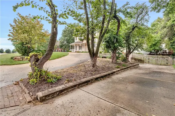 8523 Gillette ST, Lenexa, KS 66215