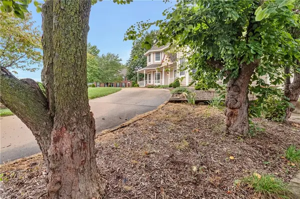 8523 Gillette ST, Lenexa, KS 66215