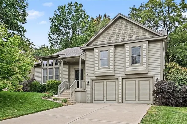 14090 NW 64th TER, Parkville, MO 64152