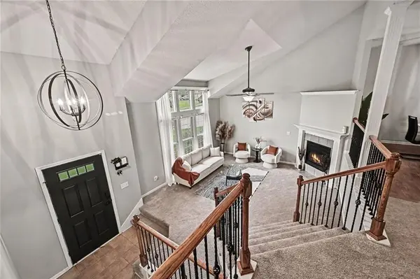 14090 NW 64th TER, Parkville, MO 64152