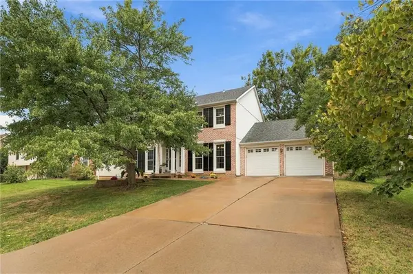 10246 Hauser ST, Lenexa, KS 66215