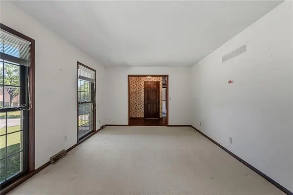 4724 Mullen RD, Shawnee, KS 66216