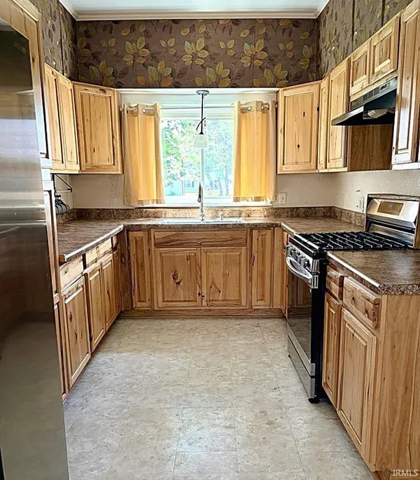 240 John ST, Plainville, IN 47568