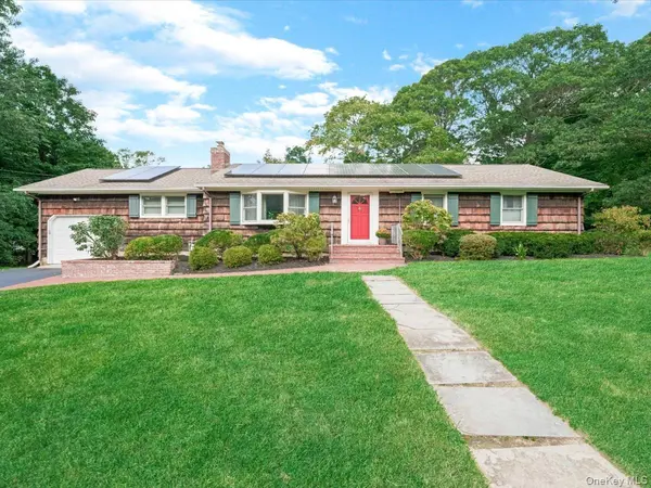 7 Sharon AVE, East Setauket, NY 11733
