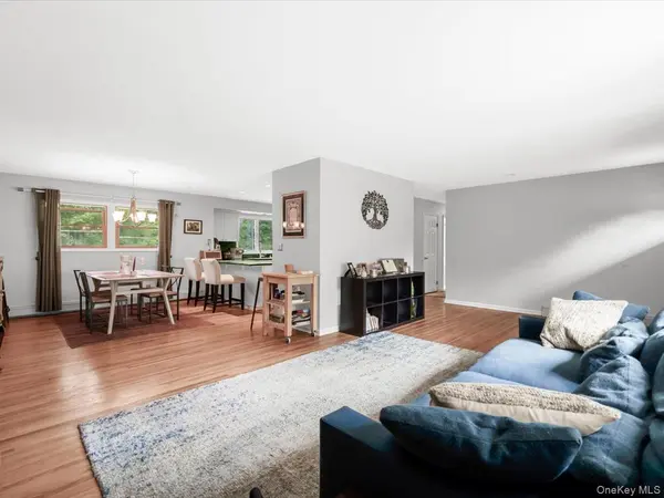 7 Sharon AVE, East Setauket, NY 11733