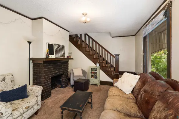 1306 E 11th St, Duluth, MN 55805-1560