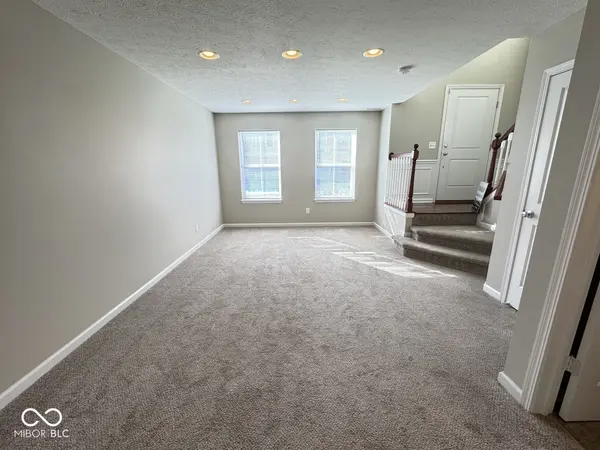6338 El Paso ST, Whitestown, IN 46075