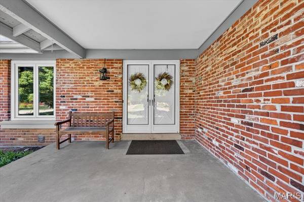 1632 Lochcrest DR, Chesterfield, MO 63017
