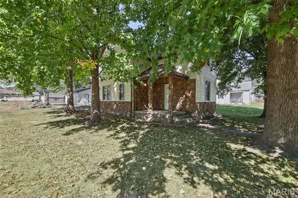 305 N main ST, Lenzburg, IL 62255