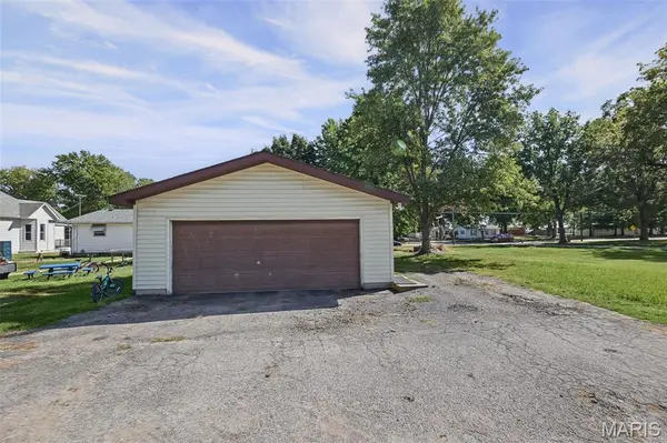 305 N main ST, Lenzburg, IL 62255
