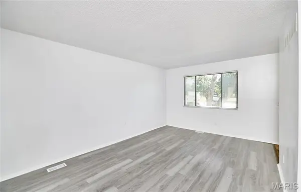 3002 San Souci DR #3002, Lake St Louis, MO 63367
