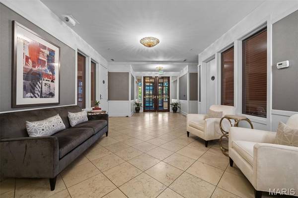 750 S Hanley RD #470, Clayton, MO 63105
