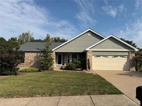 3001 Oakstowne PL, St Louis, MO 63129