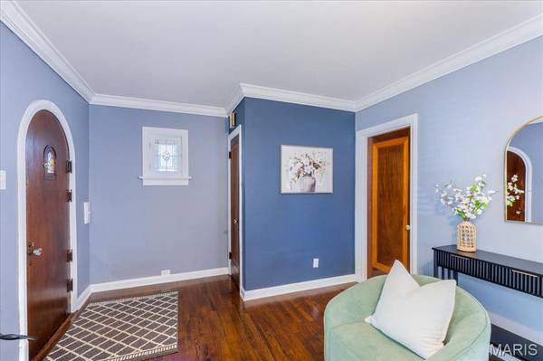 5714 Walsh ST, St Louis, MO 63109