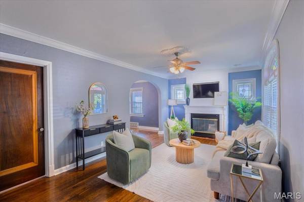 5714 Walsh ST, St Louis, MO 63109