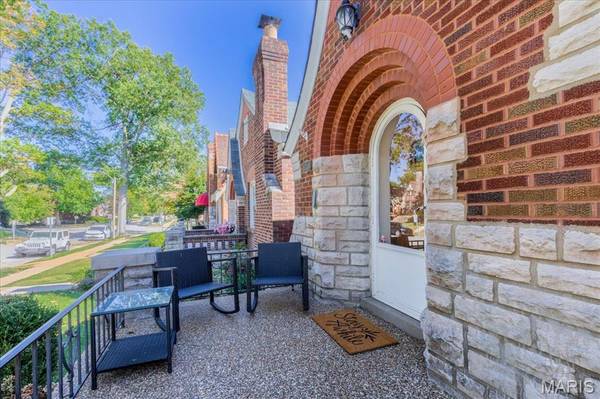 5714 Walsh ST, St Louis, MO 63109