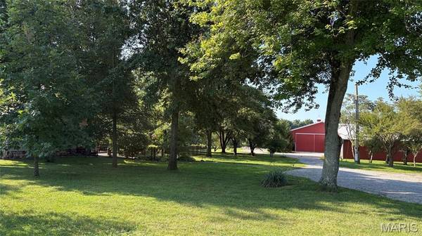 00000 E Carlyle RD, Thompsonville, IL 62890