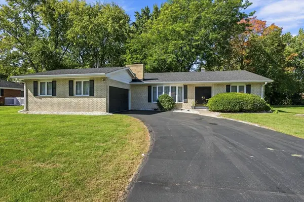 373 LRA DR, Aurora, IL 60506