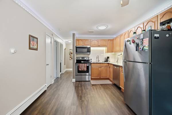 735 Grove DR #214, Buffalo Grove, IL 60089