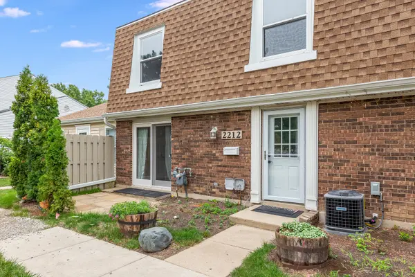 2212 Cardinal CT, Schaumburg, IL 60194