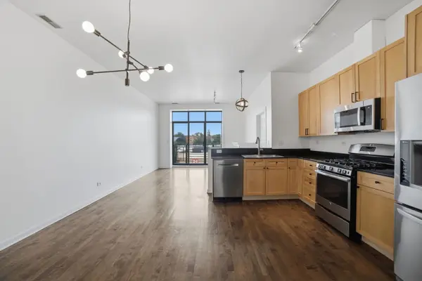 4050 N Lincoln AVE #304, Chicago, IL 60618