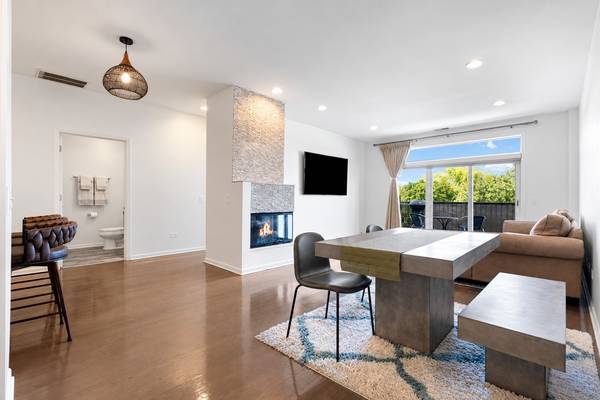 2040 W Belmont AVE #405, Chicago, IL 60618