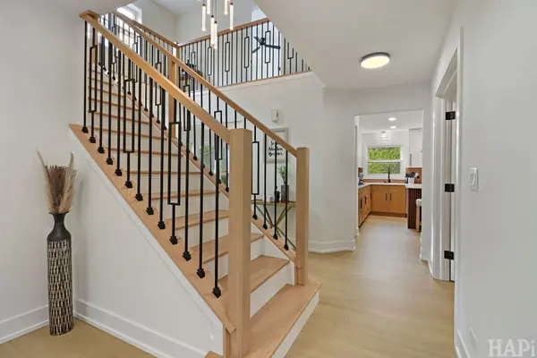 72 Julie LN, Vernon Hills, IL 60061