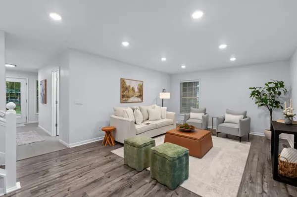 121 Fox Hollow DR, Chanhassen, MN 55317