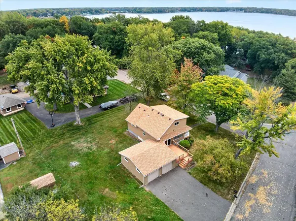 11800 Oak ST, Chisago City, MN 55013