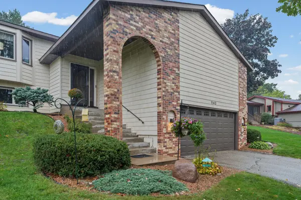 1142 Parkview LN, Eagan, MN 55123