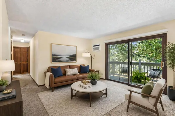 2466 Cobble Hill Alcove #A, Woodbury, MN 55125