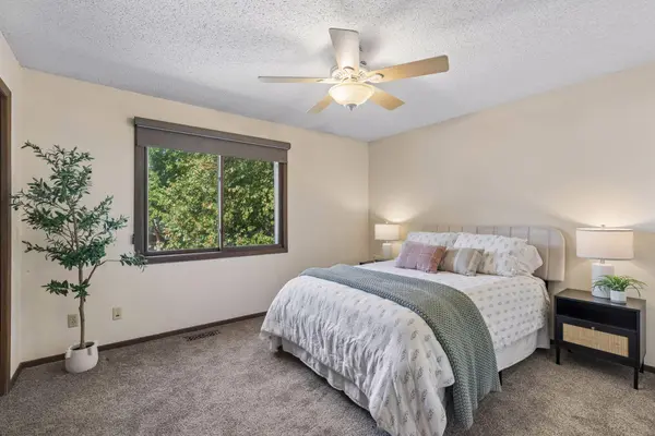 2466 Cobble Hill Alcove #A, Woodbury, MN 55125