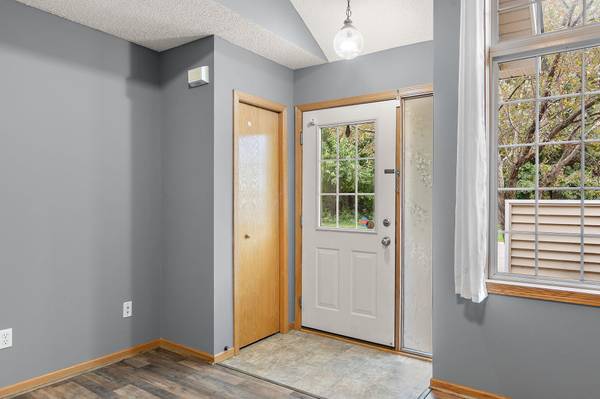 2264 River Rock LN, Shakopee, MN 55379