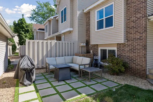 10237 Arrowwood DR, Eden Prairie, MN 55347
