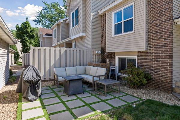 10237 Arrowwood DR, Eden Prairie, MN 55347