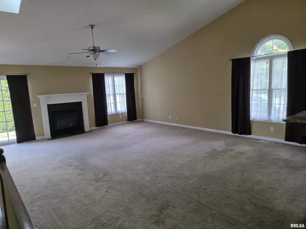 301 Garnet DR #132-B, Morton, IL 61550